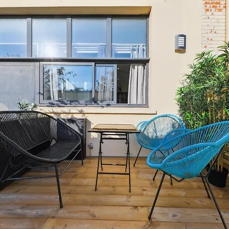 Chic Apart With Terrace & Parking شقة *