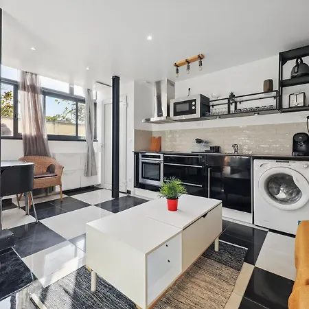 Chic Apart With Terrace & Parking