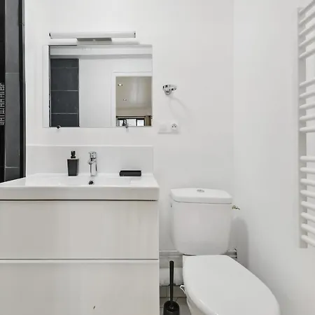 Chic Apart With Terrace & Parking