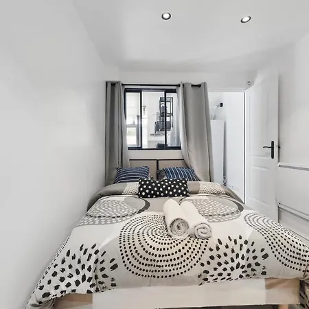 Chic Apart With Terrace & Parking * أورْجونْتُيْ